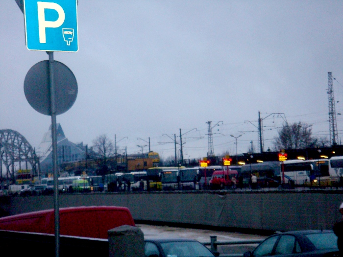 Riga International Bus Station, deixando a capital da Letônia, com destino a Tallin, Capital da Estônia