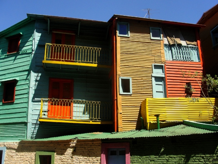 O Caminito com suas casas coloridas, um dos pontos turísticos famosos de Buenos Aires
