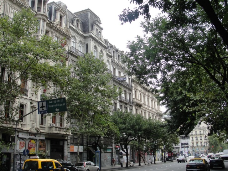 Av. De Mayo com seus pr�dios de arquitetura que lembra Paris