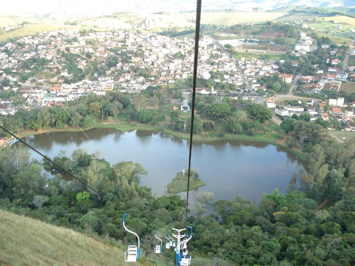 Foto da cidade de Caxambu vista do telefrico