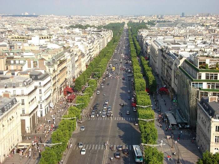 Av. Champs-Élysées vista do Arco do Triunfo