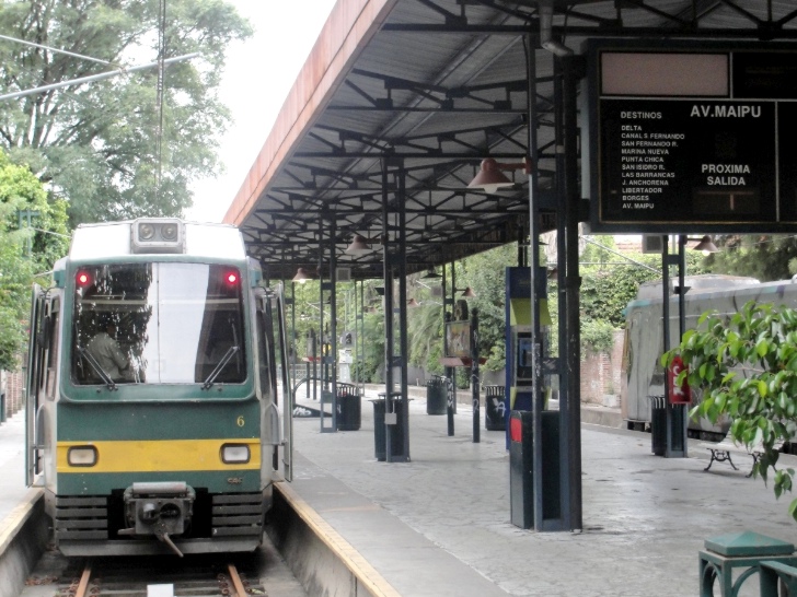 Trem de la Costa na Esta��o Maipu