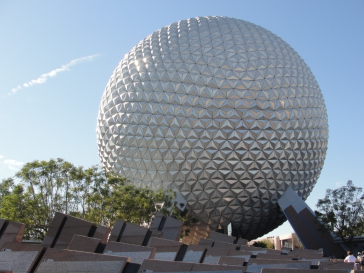Espa�onave Terra fica no centro do Future World no Epcot