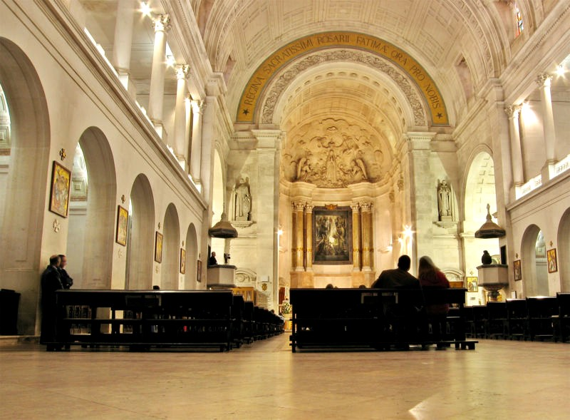 Foto do interior da Basílica