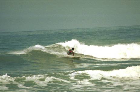 Surf em Itana, famosa por suas ondas perfeitas j foi cenrio de vrios filmes.
