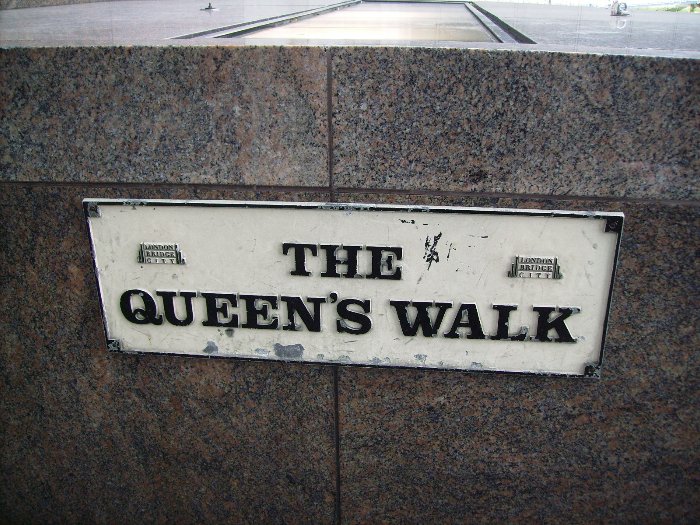 Placa indicativa – The Queen’s Walk