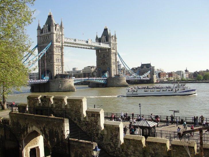 Vista para a Ponte da Torre a partir da Torre de Londres