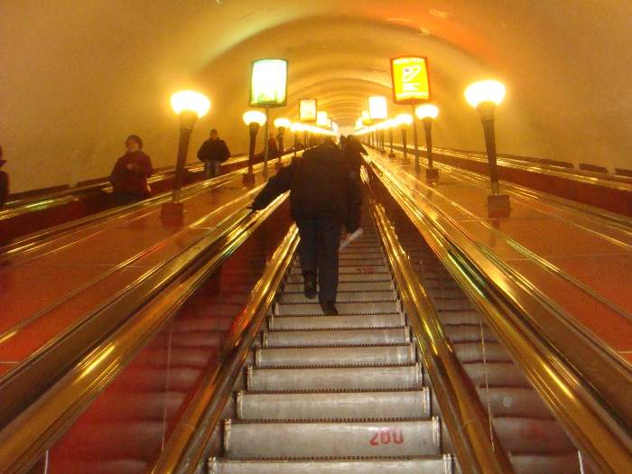 Metrô de São Peterburgo - Acesso