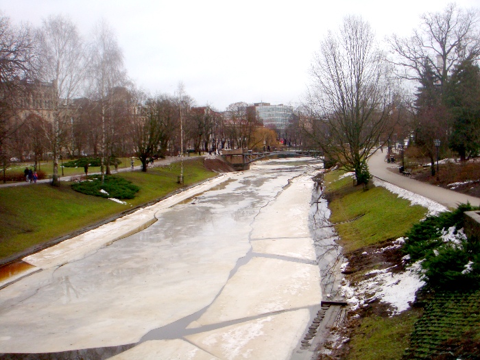 O parque com seu canal congelado