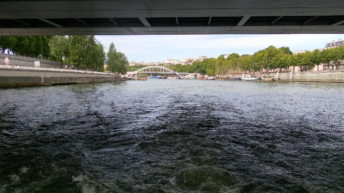 Passando por uma das pontes sobre o Sena