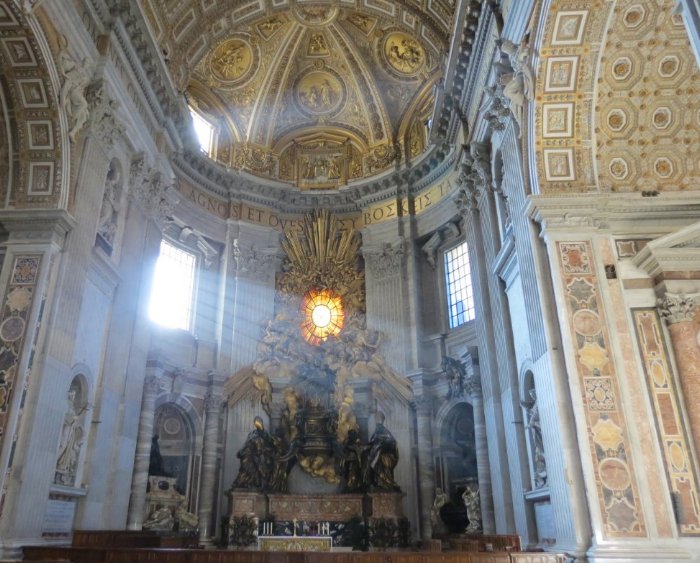 Altar da Basílica de São Pedro.