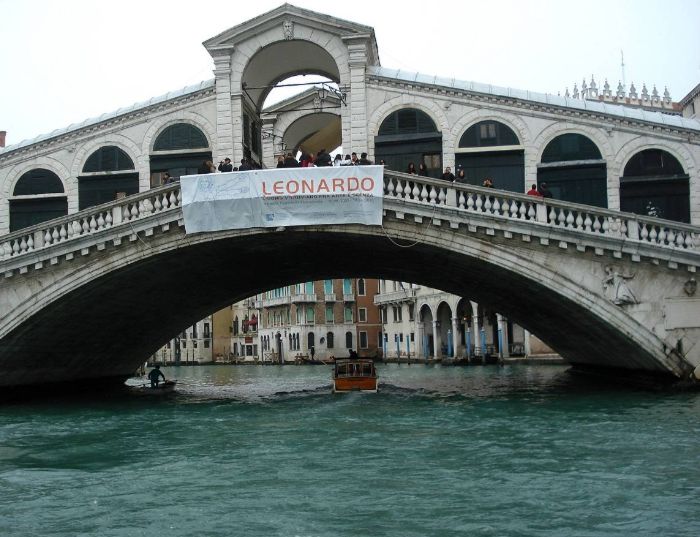 Foto da ponte Rialto, um dos pontos turístico de Veneza
