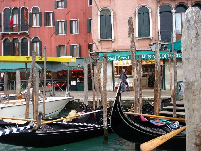 Fotos da Gôndolas nos canais de Veneza